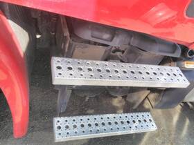 3510050 Freightliner 2271358 N/a Cascadia 113 Tool Box Step