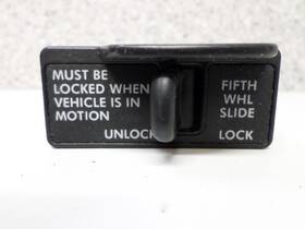 3548027 Freightliner 2304805 3270-2 Cascadia 125 2018up Fifth Wheel Slide Switch