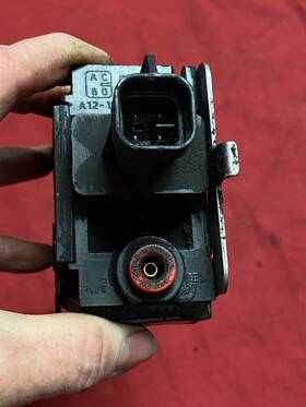 A12-19779-0 Freightliner A12197790 Solenoid Valve Switch Pressure Assembly Red