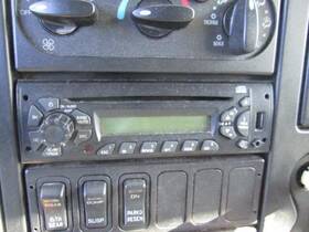 3747067 International 2482289 4300 Radio Am/fm/cd