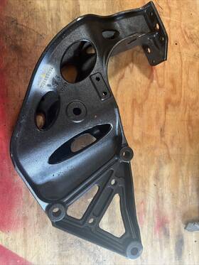 3839131c4 International Lt 2019 Spring Hanger 3453294
