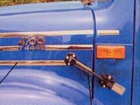 Qaint47007 International 4000 Series 2 Piece Hood Latch Set Fits 4700/4900