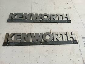 199.kwhc93 Kenworth Pair 1993 W900 Hood Emblems 12173018