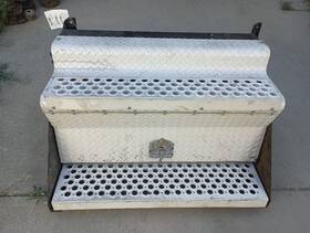 607.kwhc05 Kenworth 2005 W900 Storage Box Step 39.5 Inch Long 12040033