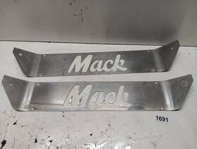 60702012 Mack Vision-granite-pinnacle Kick Plate Pair Oem #1691