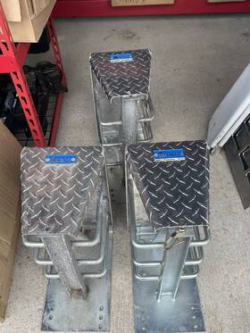 233-1 Merritt Aluminum Diamond Finish Tire Chain Carrier With Lid 18 Inches