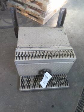 3564129 Peterbilt 2319439 N/a 579 Tool Box Step