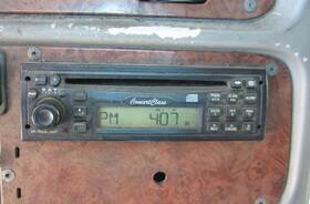 3760691 Peterbilt 2494154 387 Radio Am/fm/cd