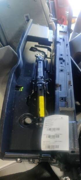 564.to1d10 Toyota 10 Highlandr Jack