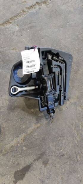 564.to1n11 Toyota 11 Prius Jack