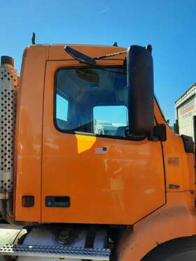 3390805 Volvo 2164958 Vnm 2000 Door Assembly Front