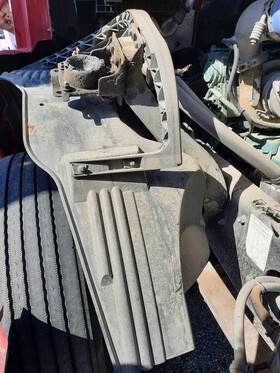 3469790 Volvo 2236128 Vnl Fender Splash Shield/guard 2015 Right