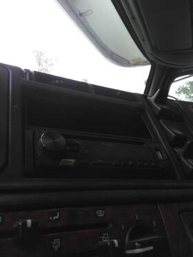 3582337 Volvo 2335583 Replaces Vnl 2001 Radio Am/fm/cd